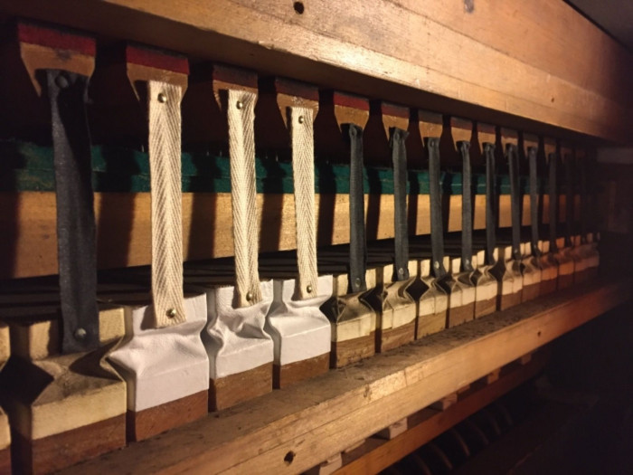 Re-leathered Swell pallet motors Re-leathered Swell pallet motors